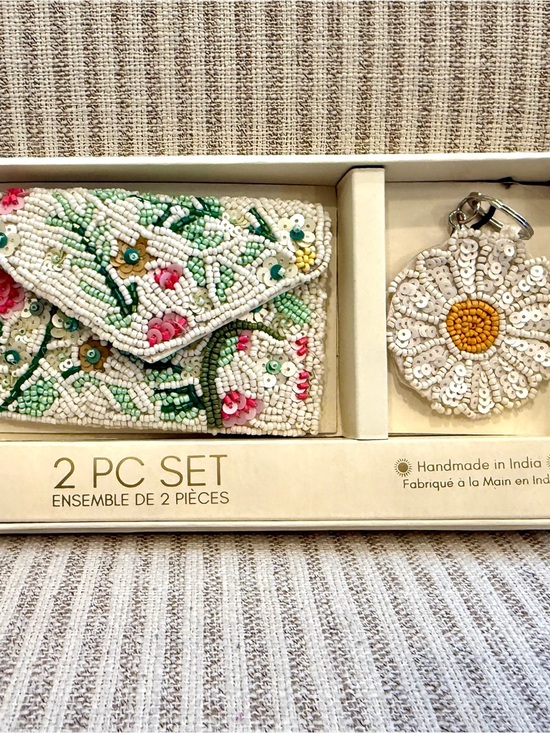 Sol and Mer Accessories - Handmade White Beaded Floral Card Holder & Daisy Keychain Set